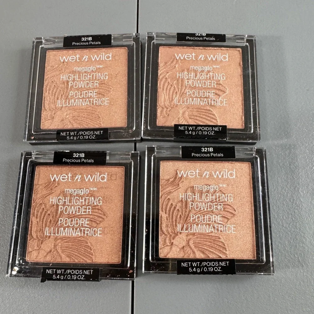 Wet n Wild Highlighting Powder Women 0.19oz Pink Gold Good Precious Petals 321B